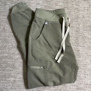 FIGS scrub pants S in Heather Olive (size small) 🫒